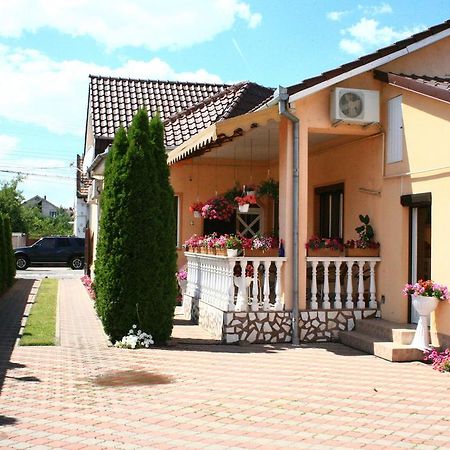 Radena Hotel Arad Ngoại thất bức ảnh