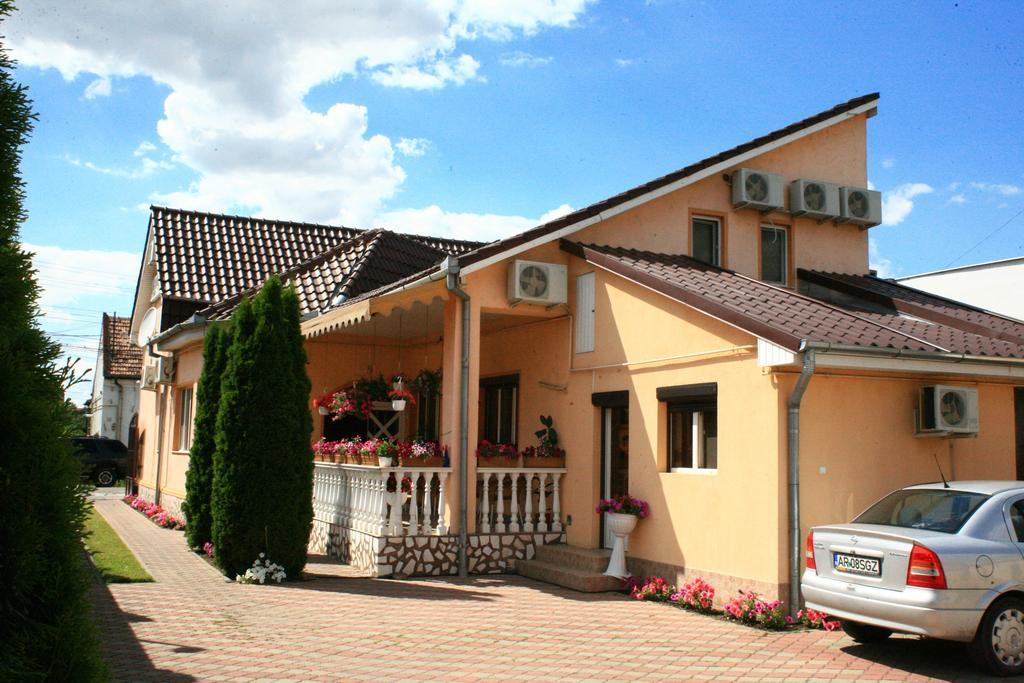 Radena Hotel Arad Ngoại thất bức ảnh